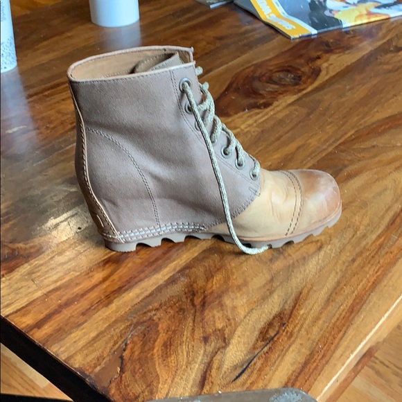 Sorel ‘1964 premium canvas’ waterproof wedge. - Picture 2 of 3